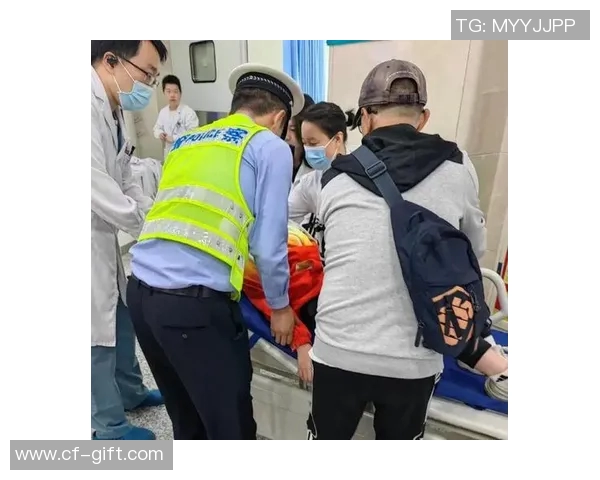 球员比赛中突发晕倒紧急送医 经检查暂无生命危险恢复中